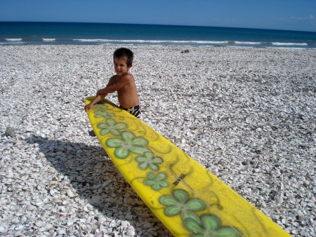 Joaquin va a surfear